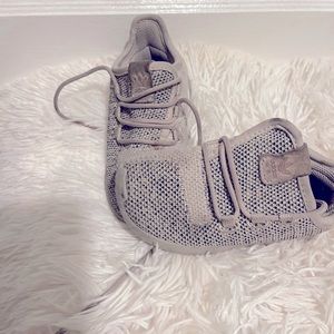 Yeezy original toddler shoes pre-owned! In great conditions!